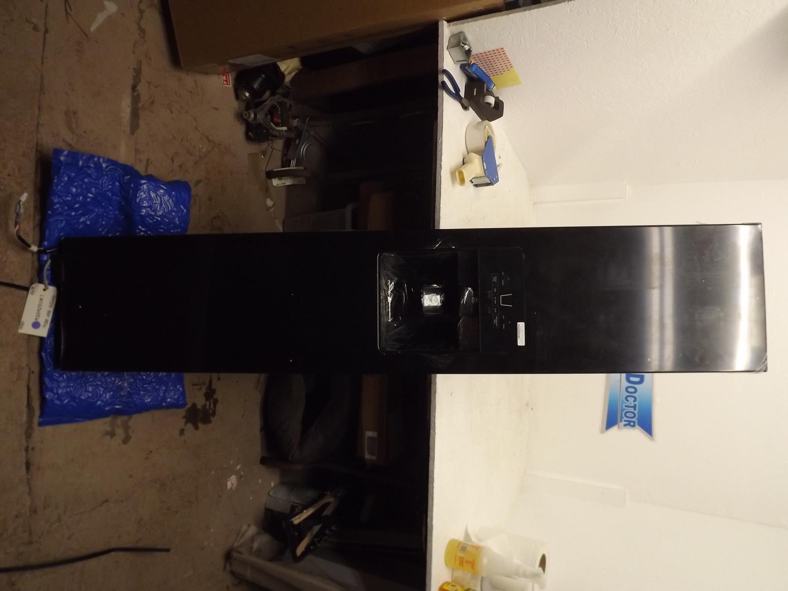Whirlpool Refrigerator LW11026356 Freezer Door Assembly New *SEE NOTE* Whirlpool Refrigerator LW11026356 Freezer Door Assembly New *SEE NOTE*